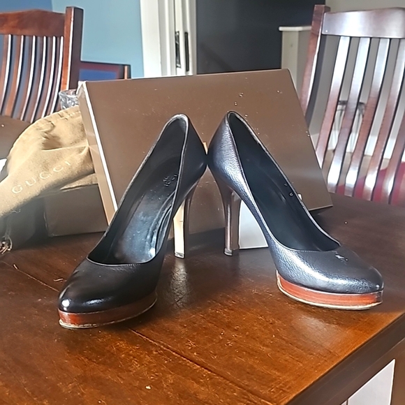 Gucci Designer Pumps, Sz 9, Black, Leather, 4" Heel, Sem' Round Toe, 3/4" Platfo - Picture 4 of 11